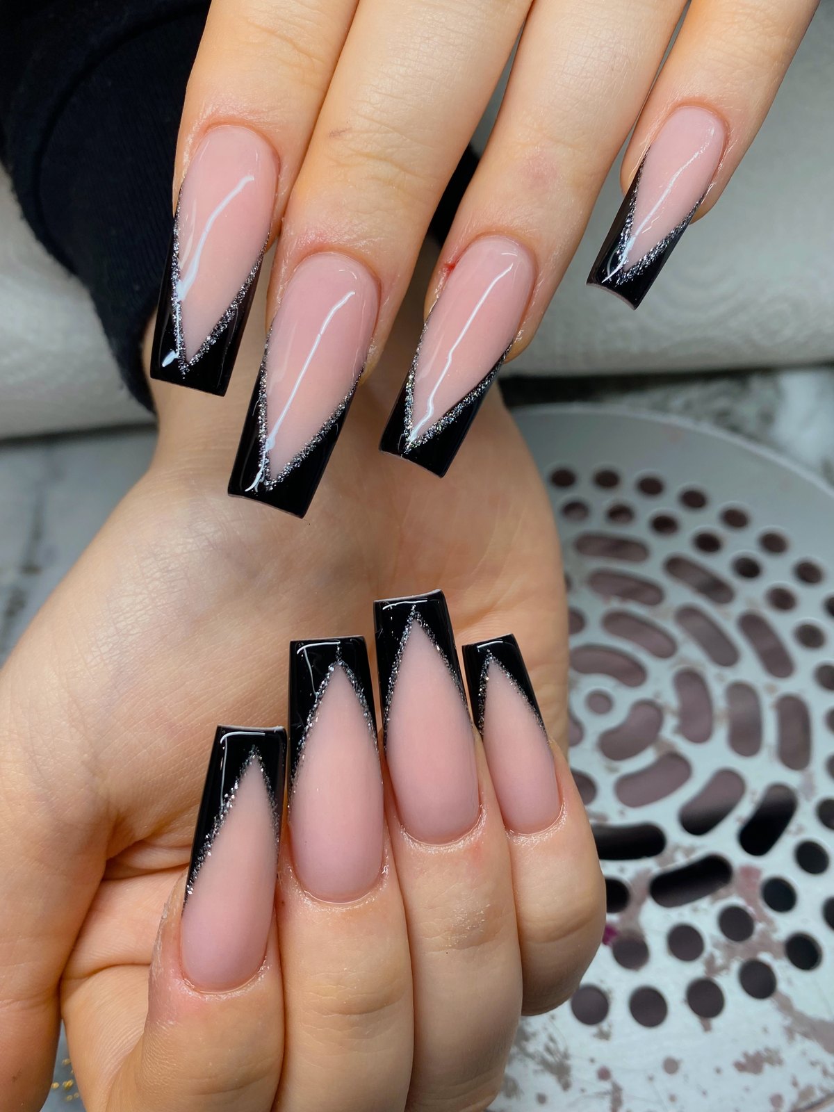 Schwarze French Nails als Kundenarbeit von Elly Nails