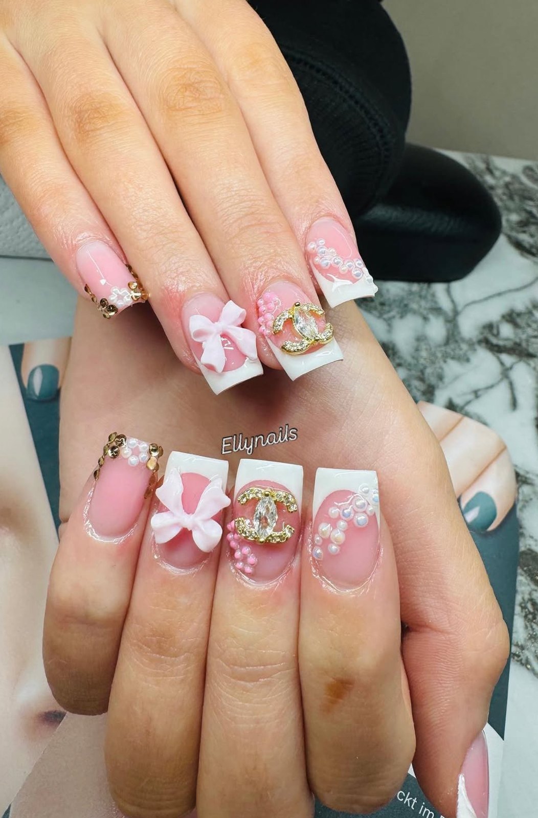 Rosa Nail Art mit Schleifen Detail bei Elly Nails Sachsenhausen